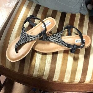 Not rated 8 1/2 sandals